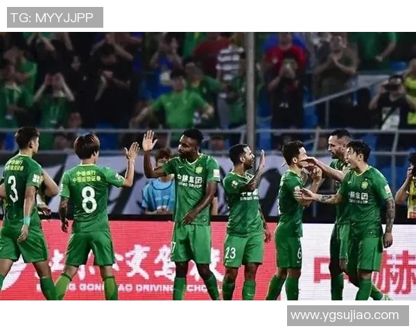 大连夏季转会引援目标渐显或将签约前国脚中卫引发球迷热议 大连夏季转会引援目标渐显或将签约前国脚中卫引发球迷热议